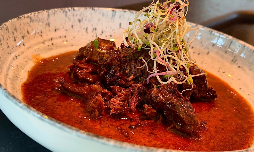 Oksekjaker med Madeirasaus av Jørn Hoel