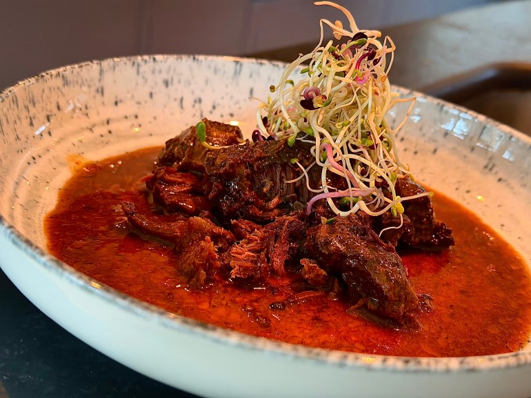 Oksekjaker med Madeirasaus av Jørn Hoel